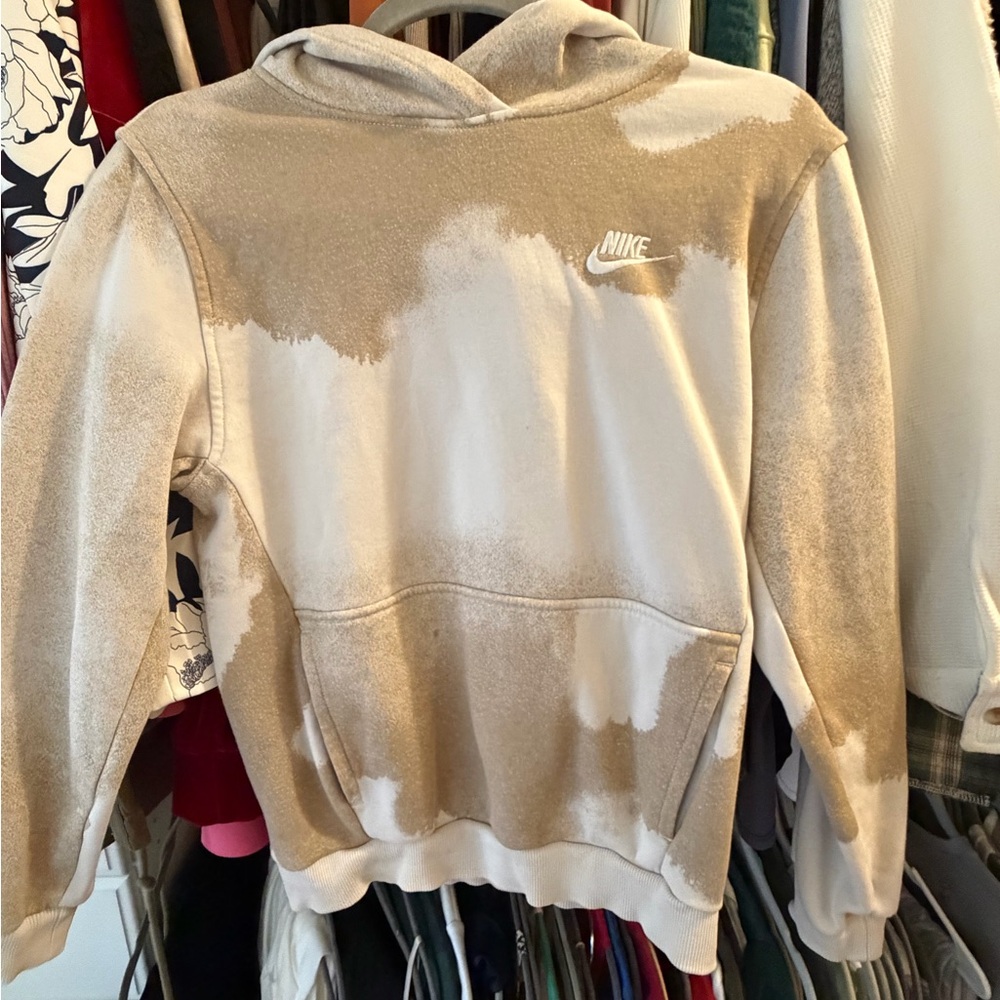 Nike Beige and White Pullover